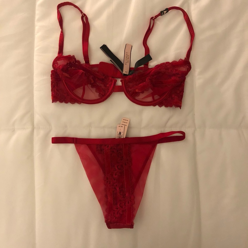 🆕 Victoria Secret Lacey Bra /Undies set
